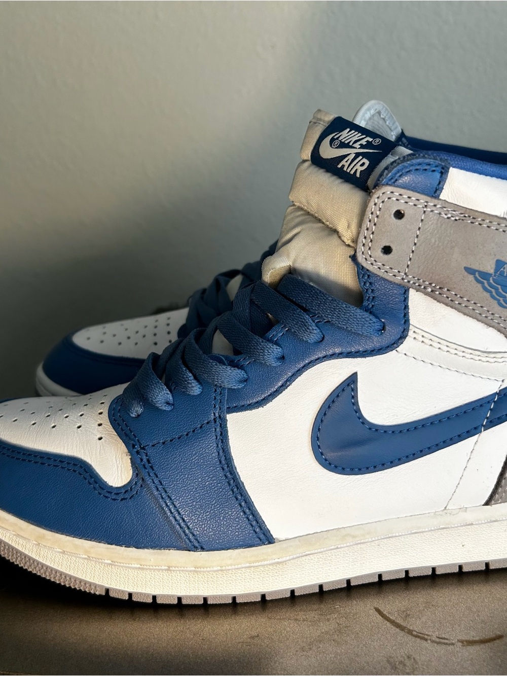 Nike Air Jordan 1 Retro High OG - White & Blue
